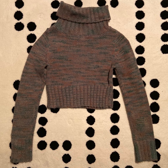 Crop Turtle neck sweater - Picture 2 of 2